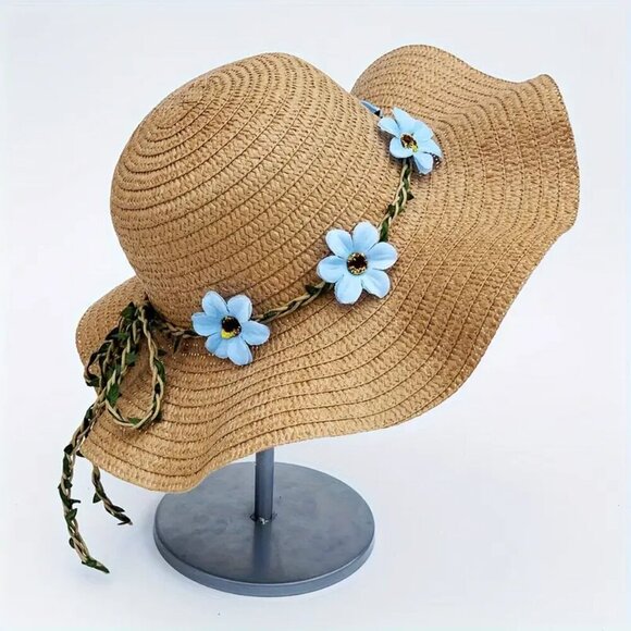 Chic Women's Straw Sun Hat with Floral Wreath - Picture 1 of 3